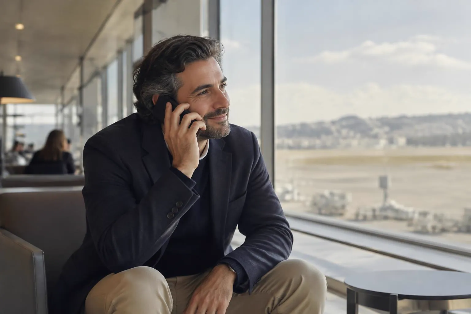 Filho no estrangeiro mantém contacto com os pais em Portugal